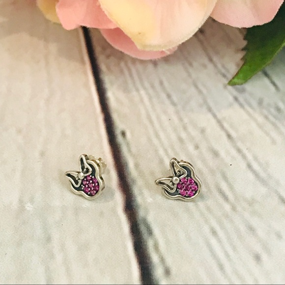 TRADED - Sparkly Minnie Mouse Earrings - Picture 8 of 8